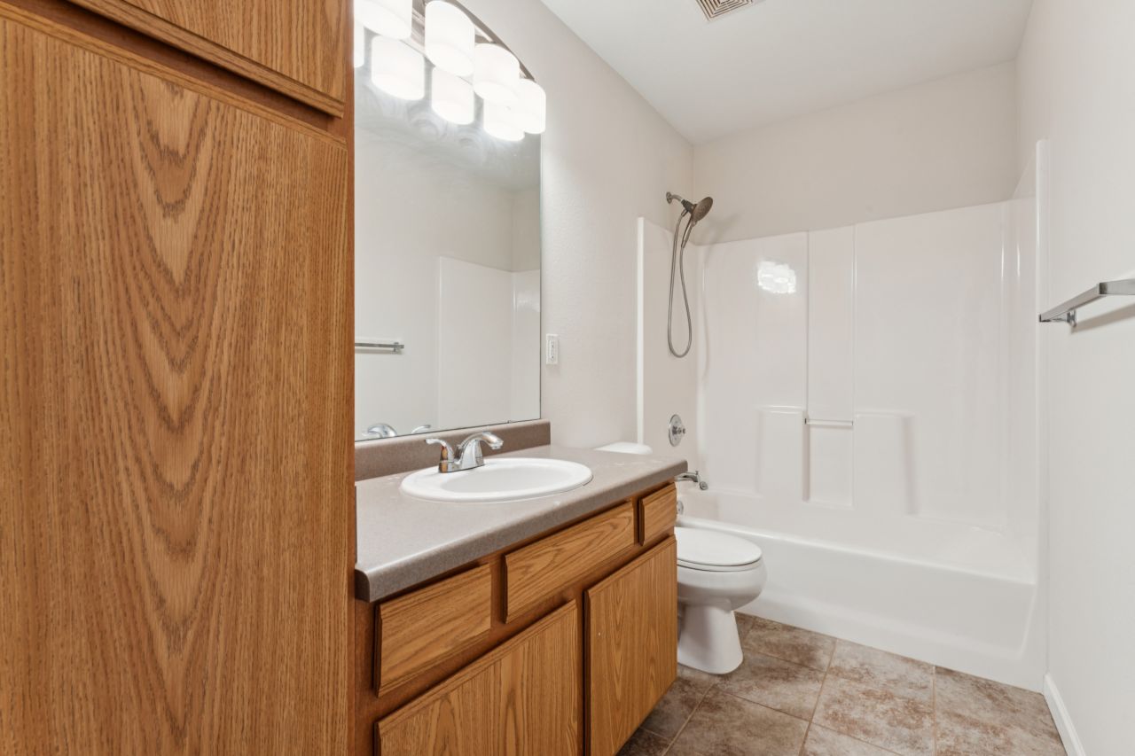 5372 Lakewood Terrace