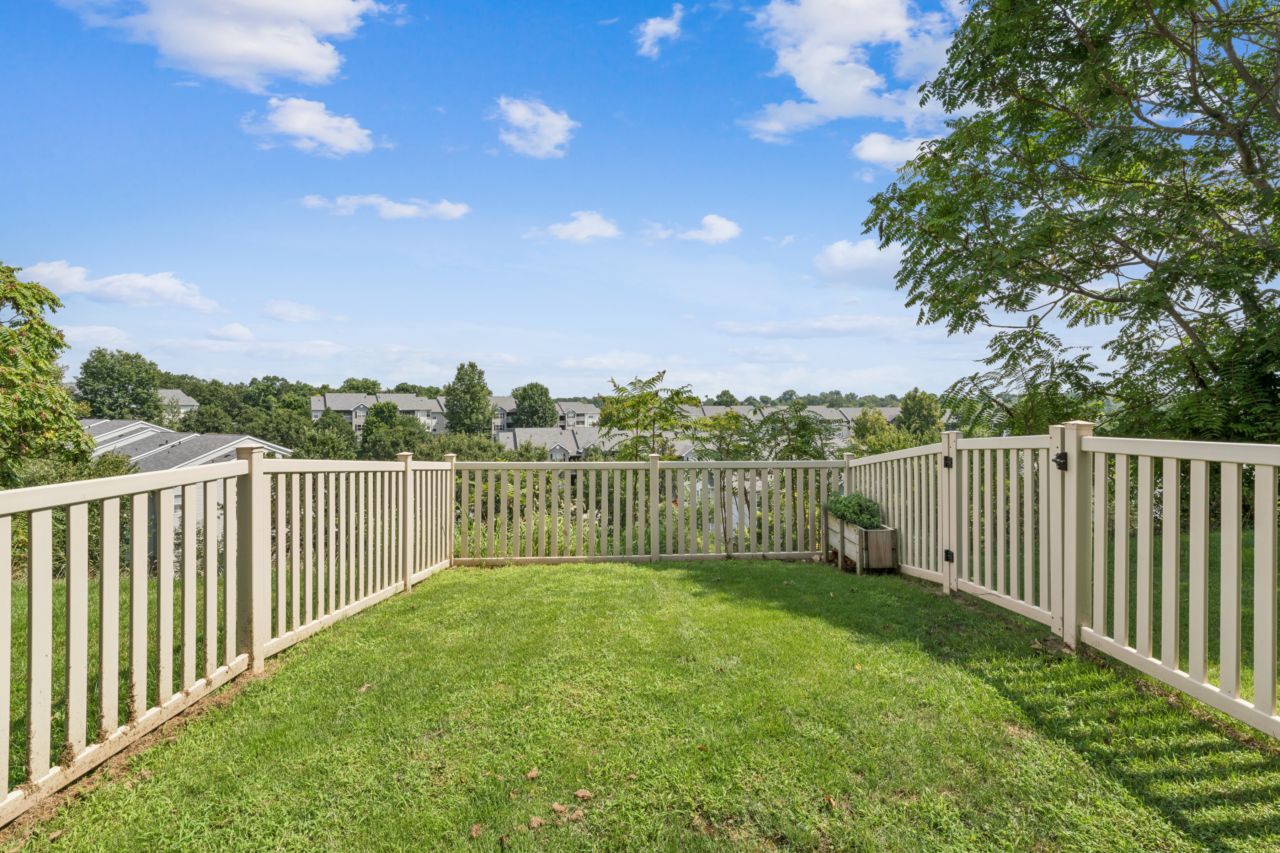 5372 Lakewood Terrace