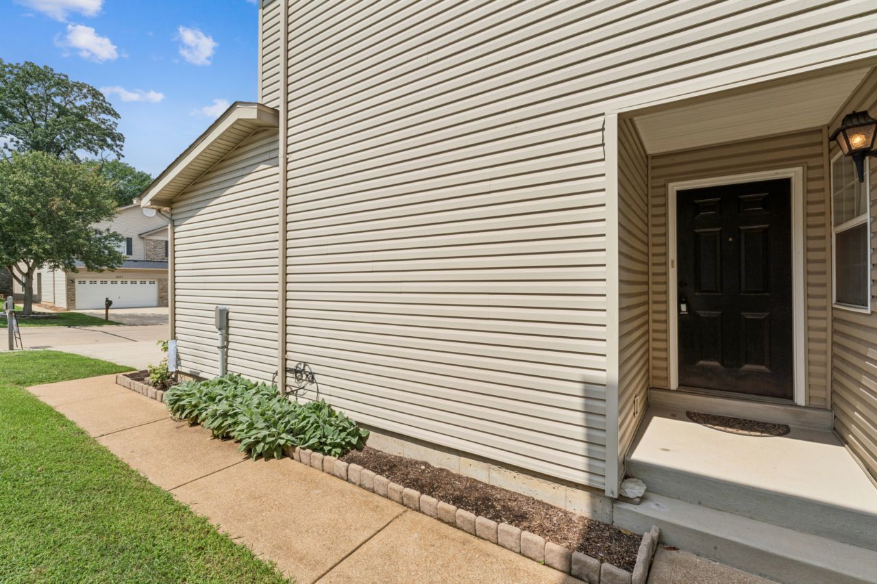 5372 Lakewood Terrace