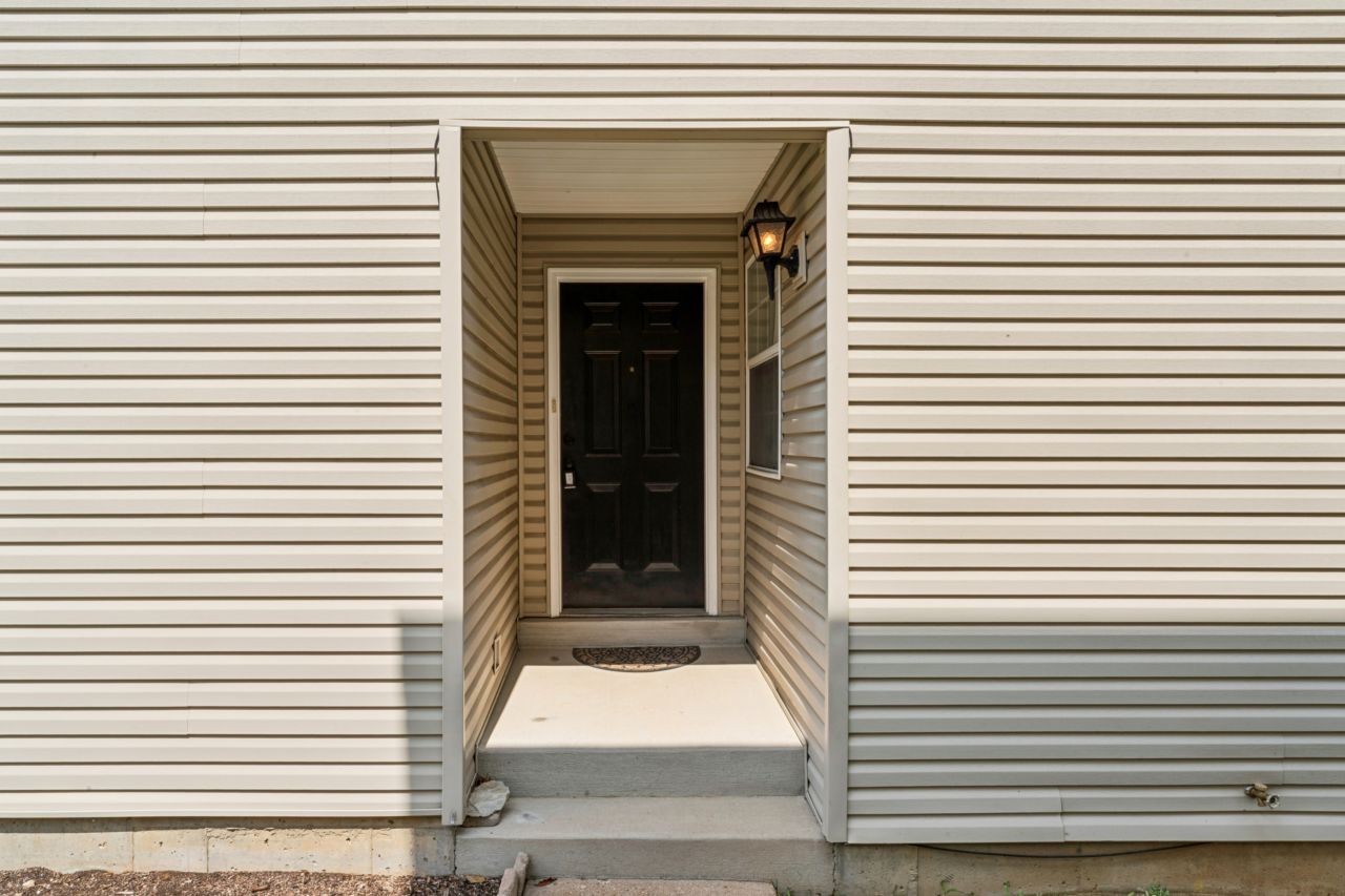 5372 Lakewood Terrace