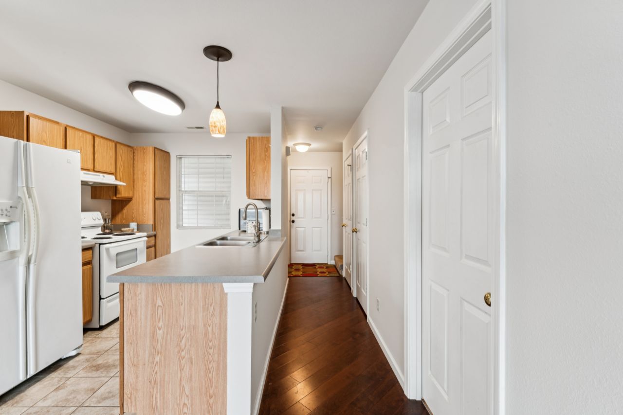 5372 Lakewood Terrace