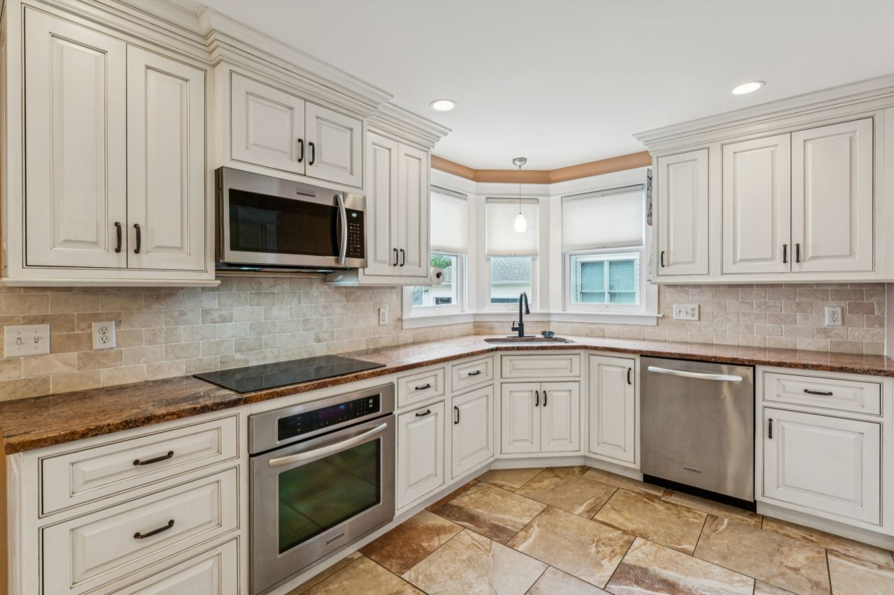 703 Edwin Glendale Kitchen