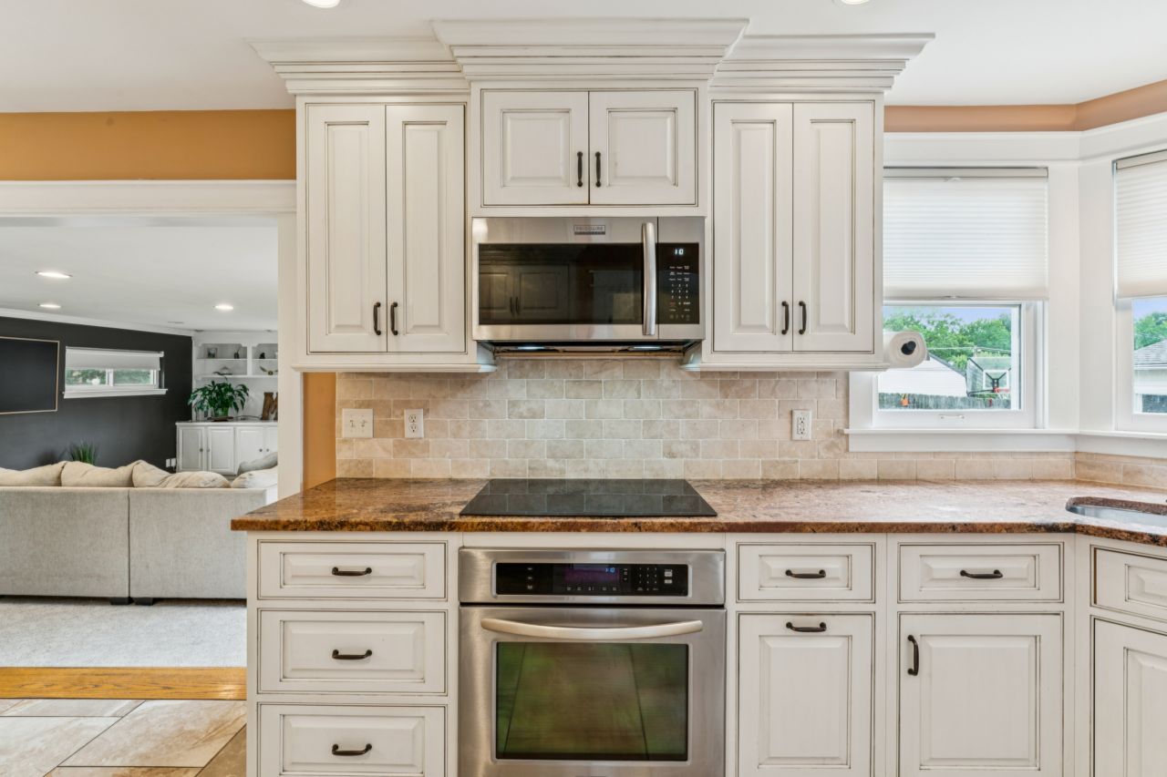 703 Edwin Glendale Kitchen