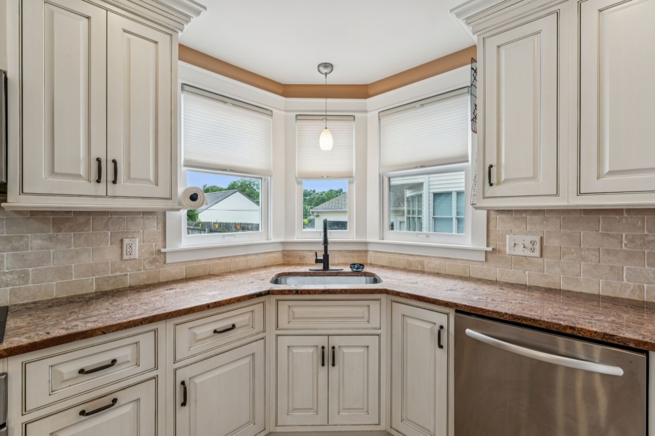 703 Edwin Glendale Kitchen