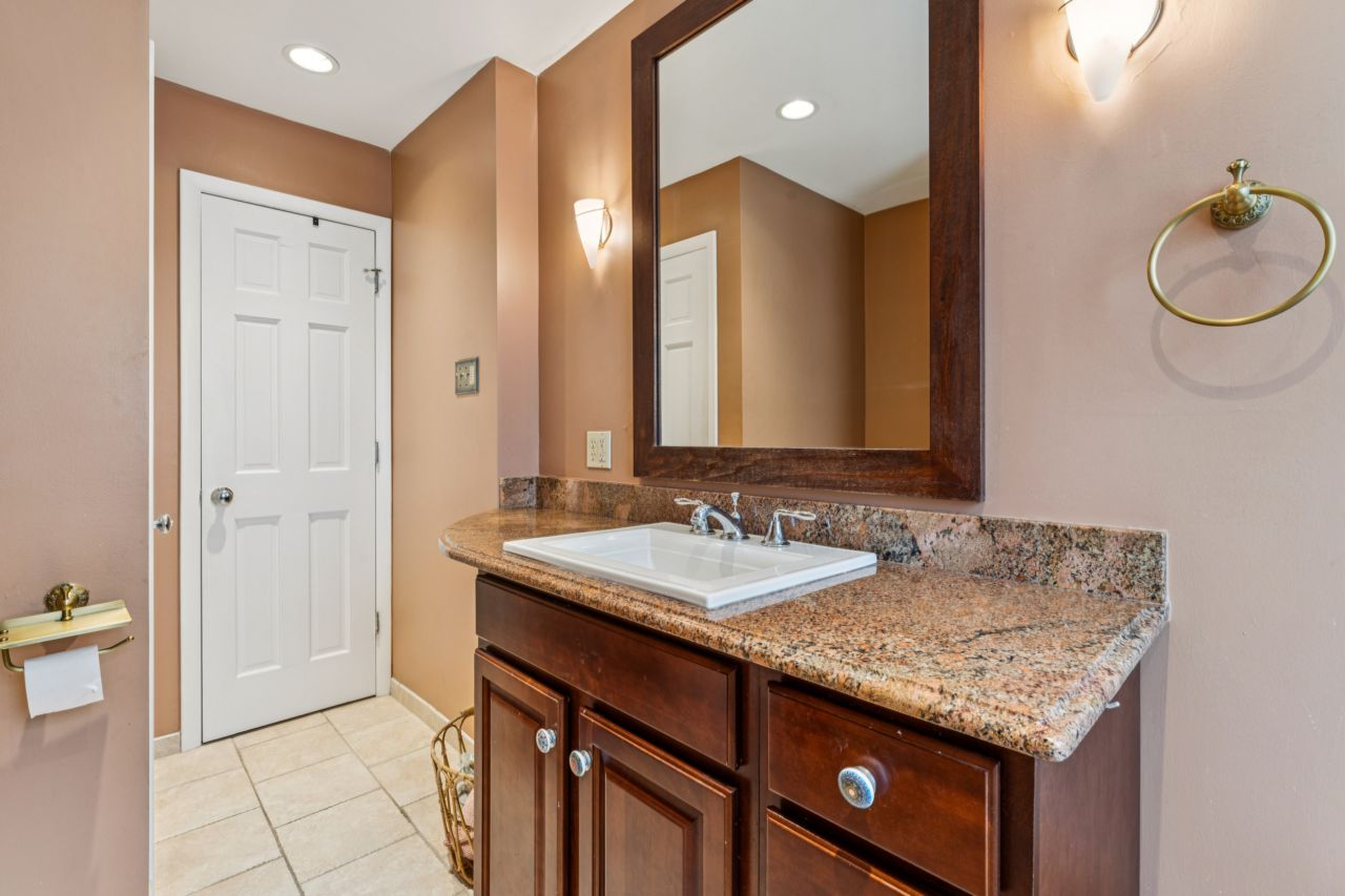 703 Edwin Glendale Bathroom