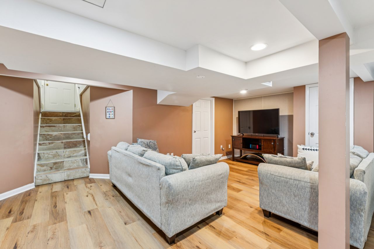 703 Edwin Glendale Lower Level