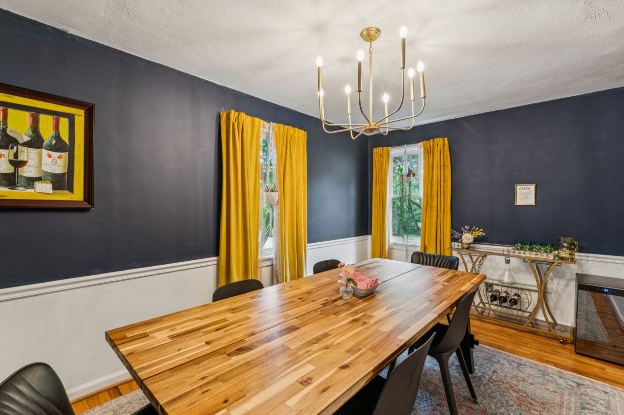 703 Edwin Glendale Dining room