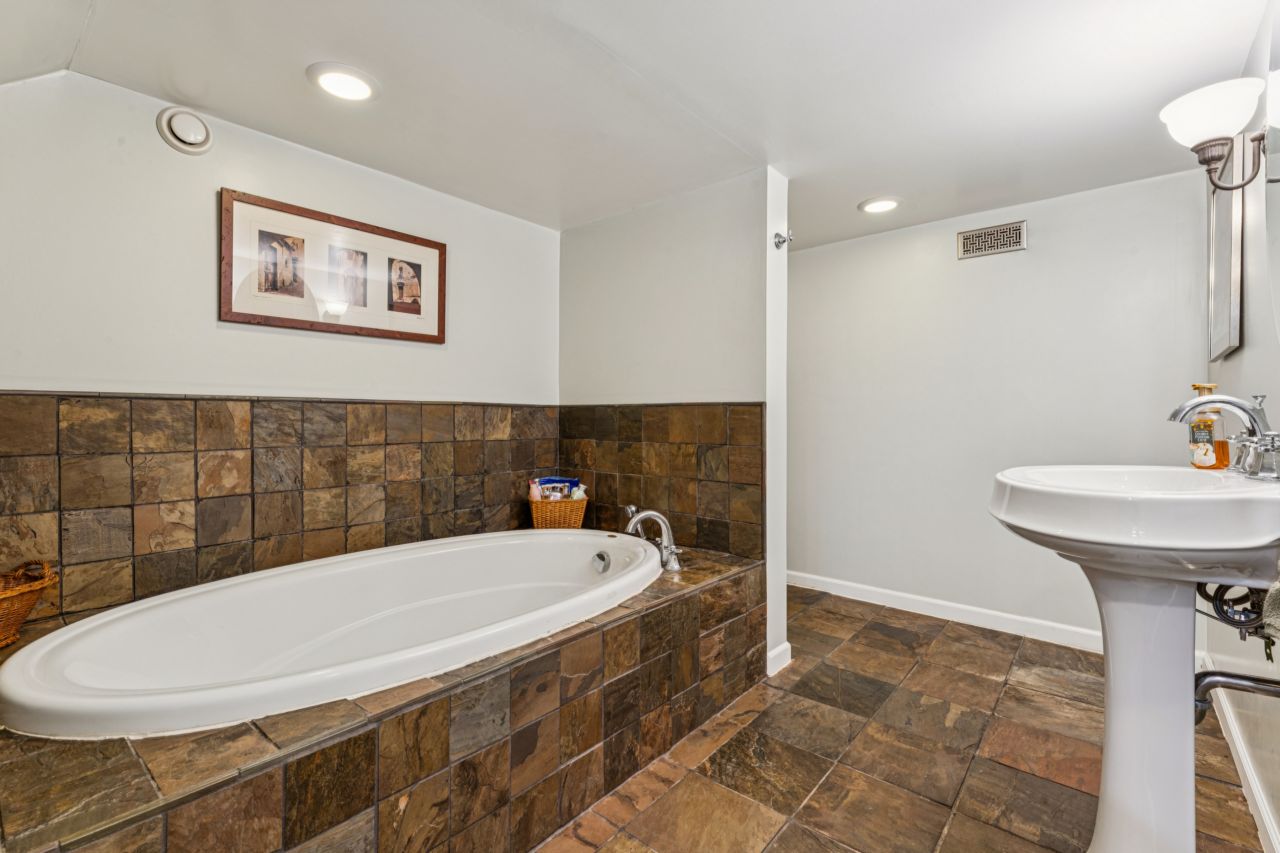 1204 Oday Rock Hill Bathroom