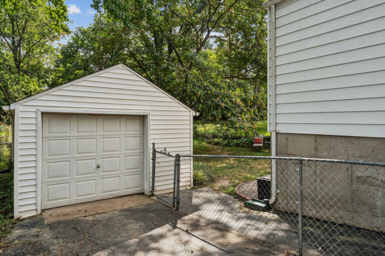 1204 Oday Rock Hill Garage