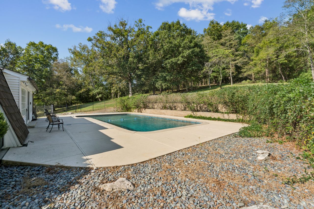 2333 Ossenfort Road