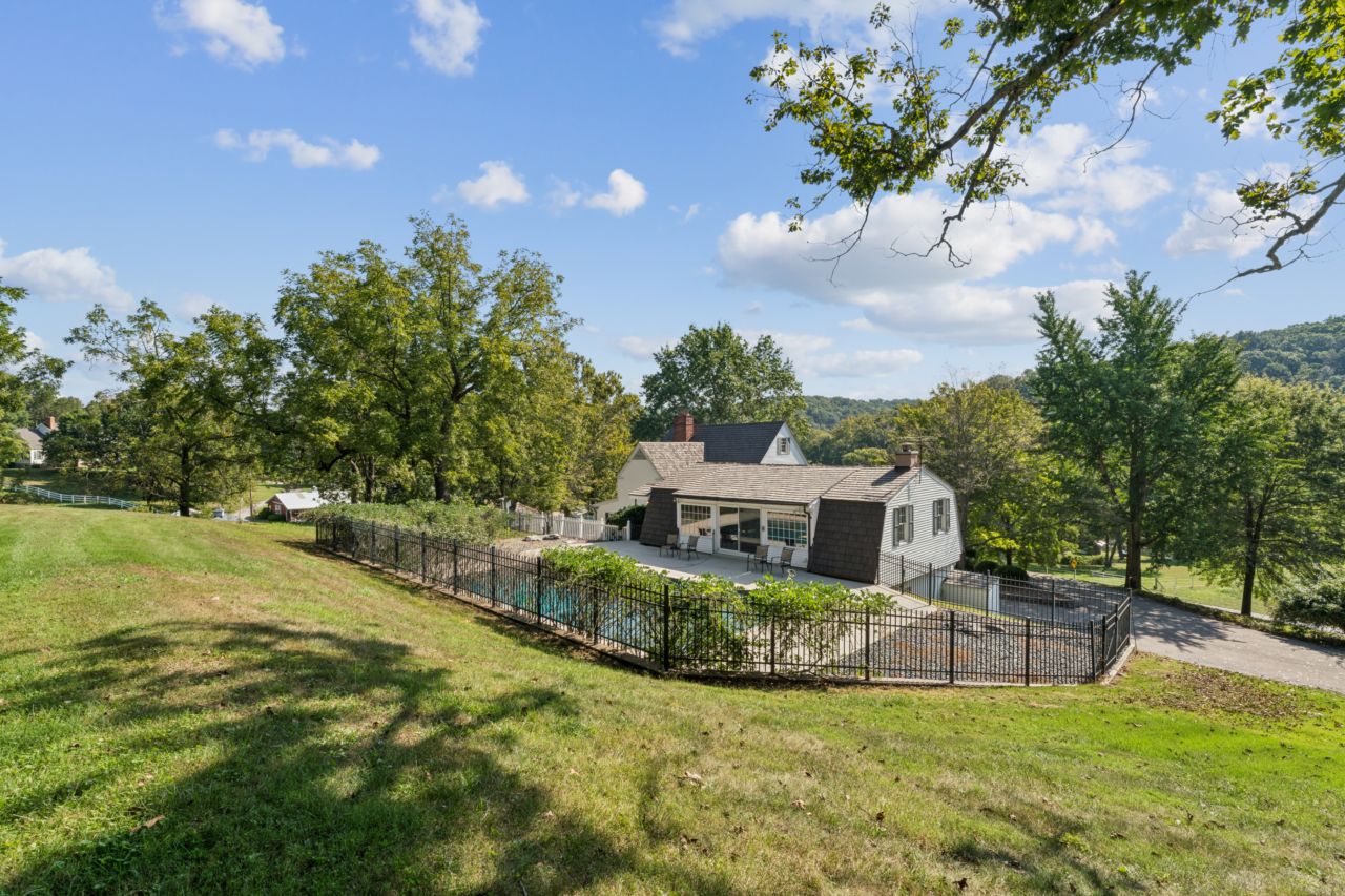 2333 Ossenfort Road