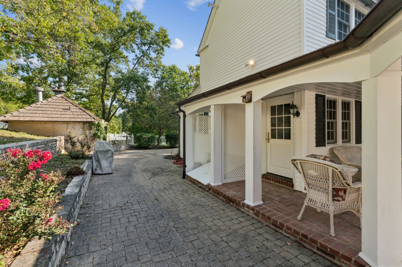 2333 Ossenfort Road
