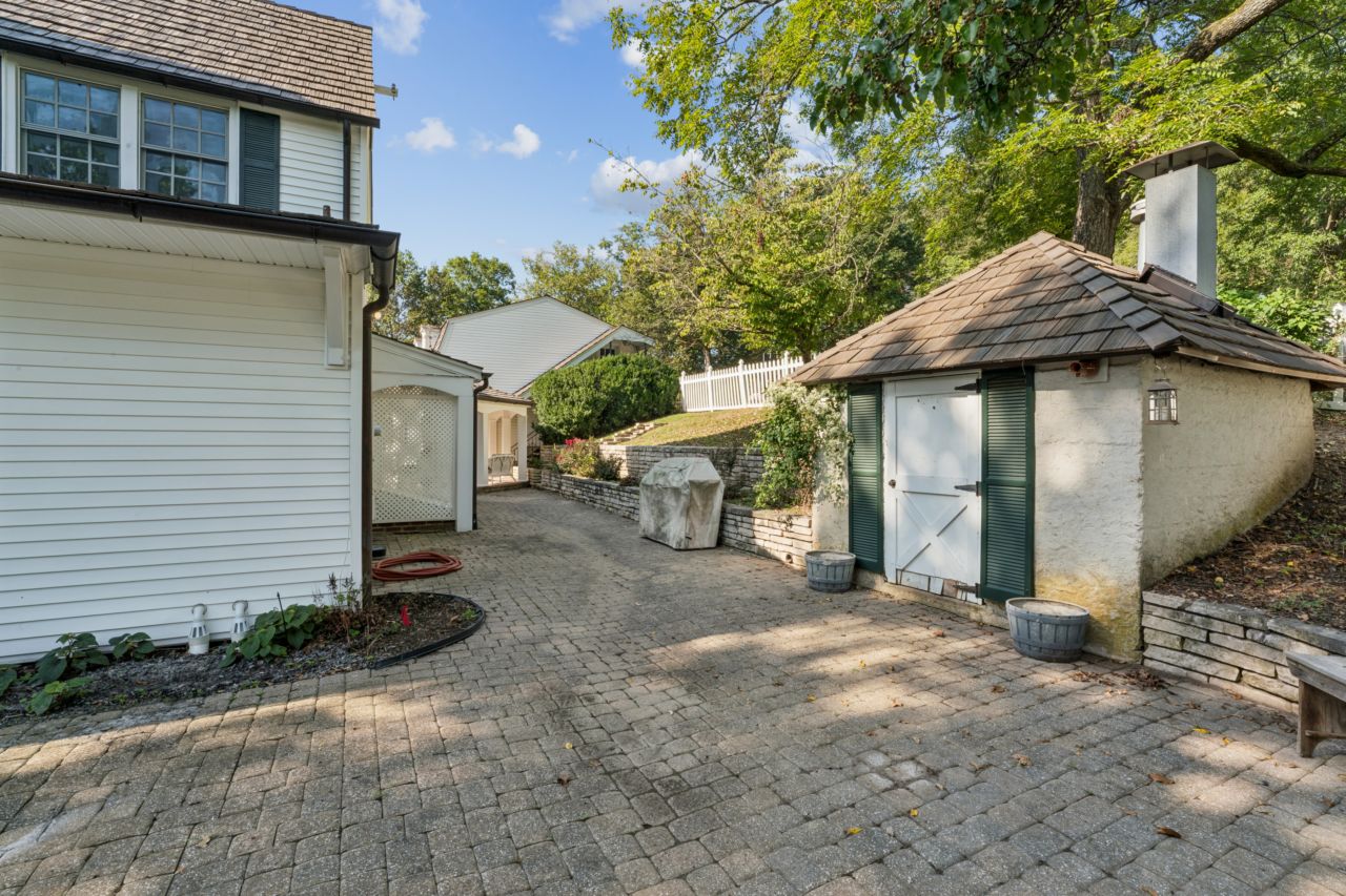 2333 Ossenfort Road