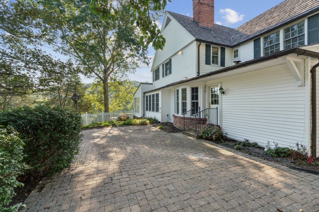 2333 Ossenfort Road