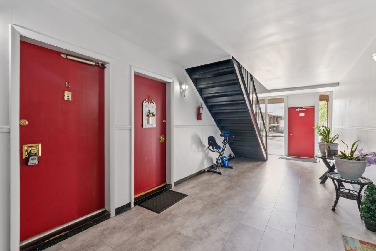 9015 Villaridge Condo