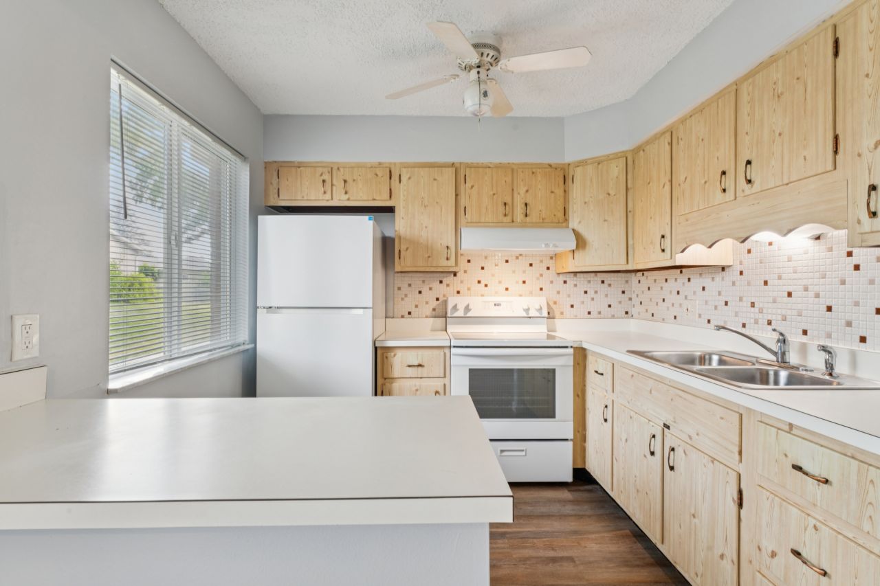 9015 Villaridge Condo