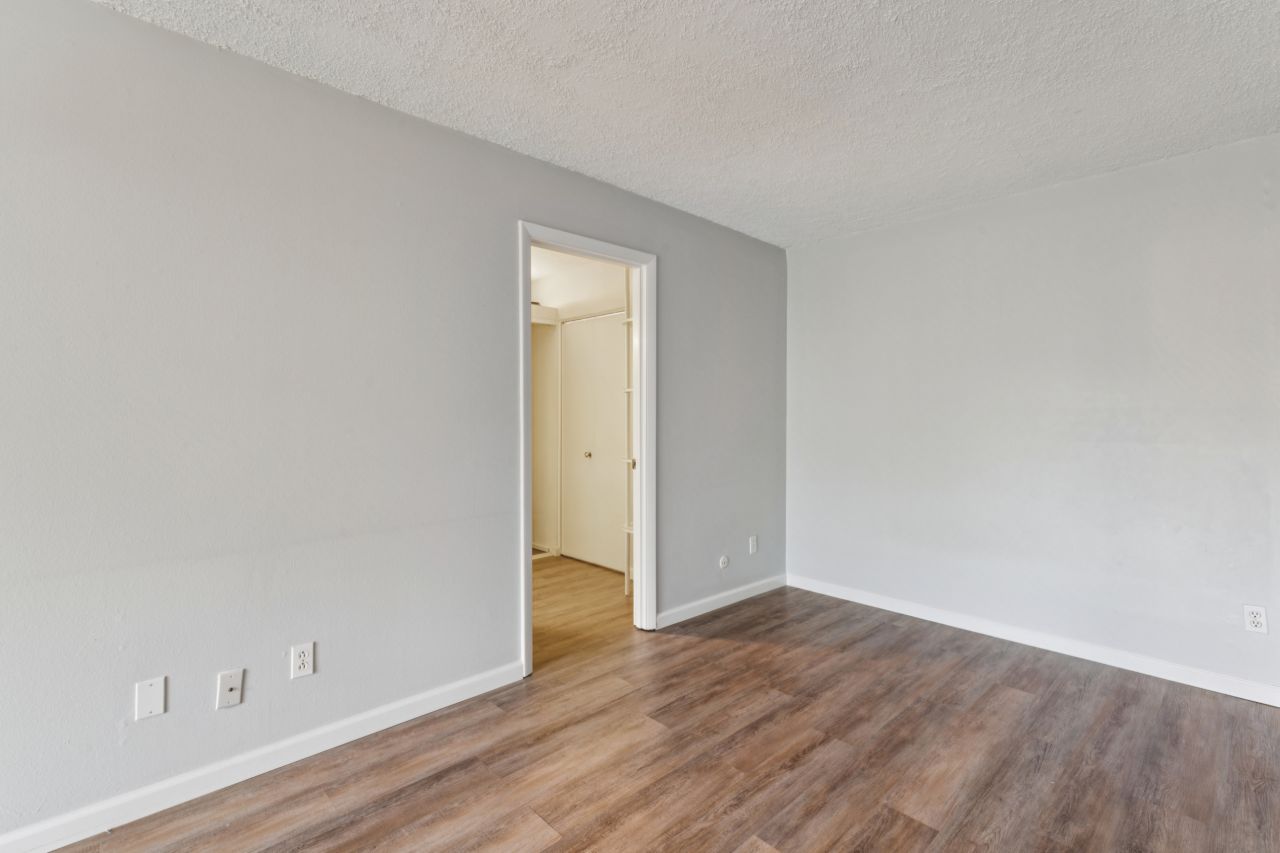 9015 Villaridge Condo