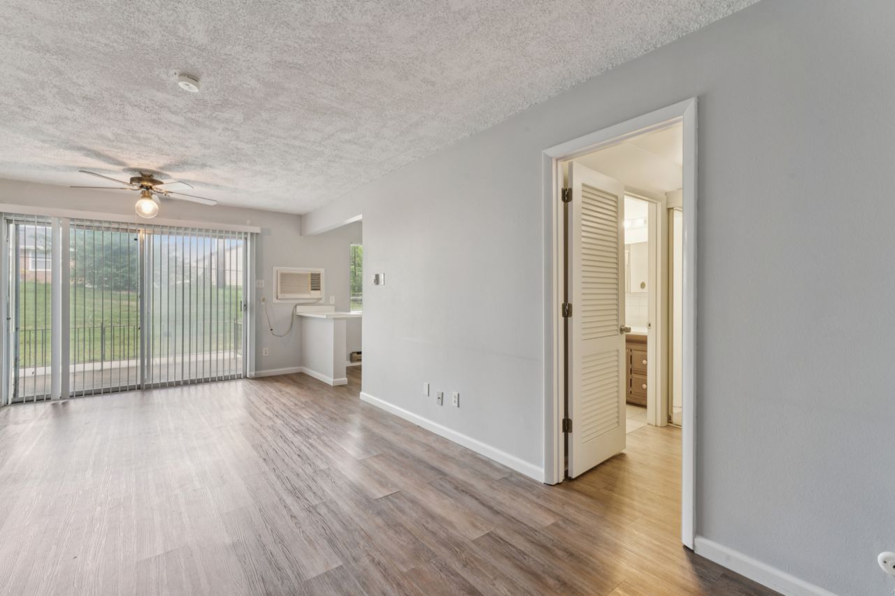 9015 Villaridge Condo