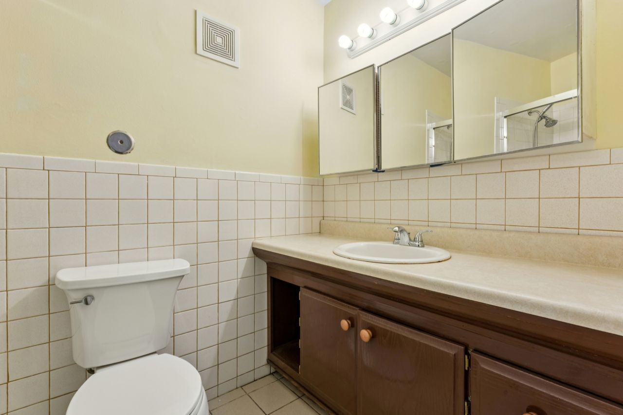 9015 Villaridge Condo