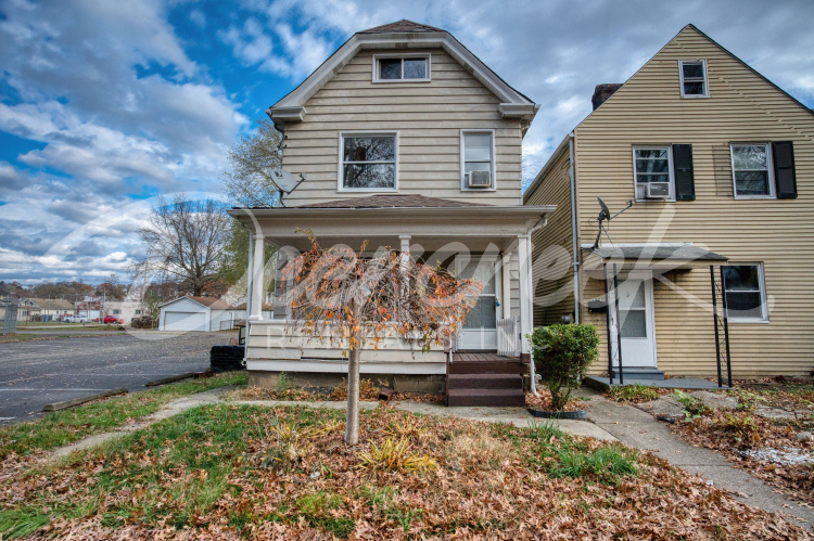 1724 Riverside Drive