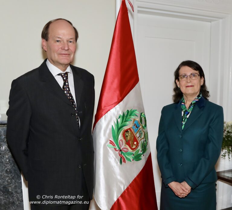 Unveiling the Marvels of Moche Art: Dr. Edward de Bock’s Master Lecture on a Pre-Columbian Culture of Peru