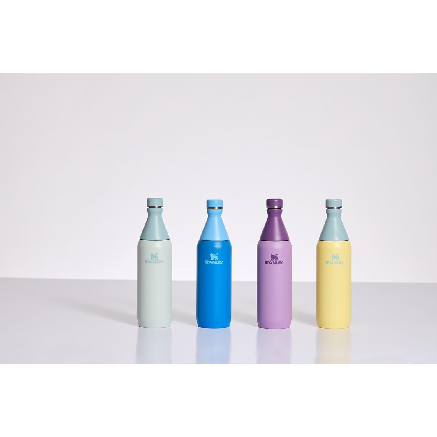 Botella Slim Todo el Día STANLEY 0.59 L Azul Aislada