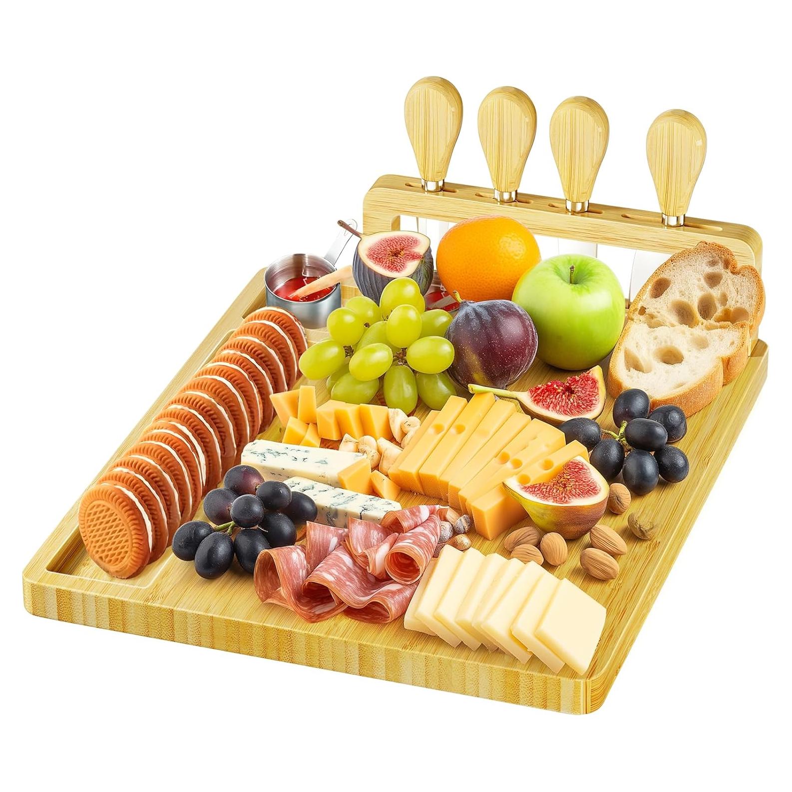 Tabla de Queso Secura de Bambú Natural con Cuchillos 35.6x27.9cm