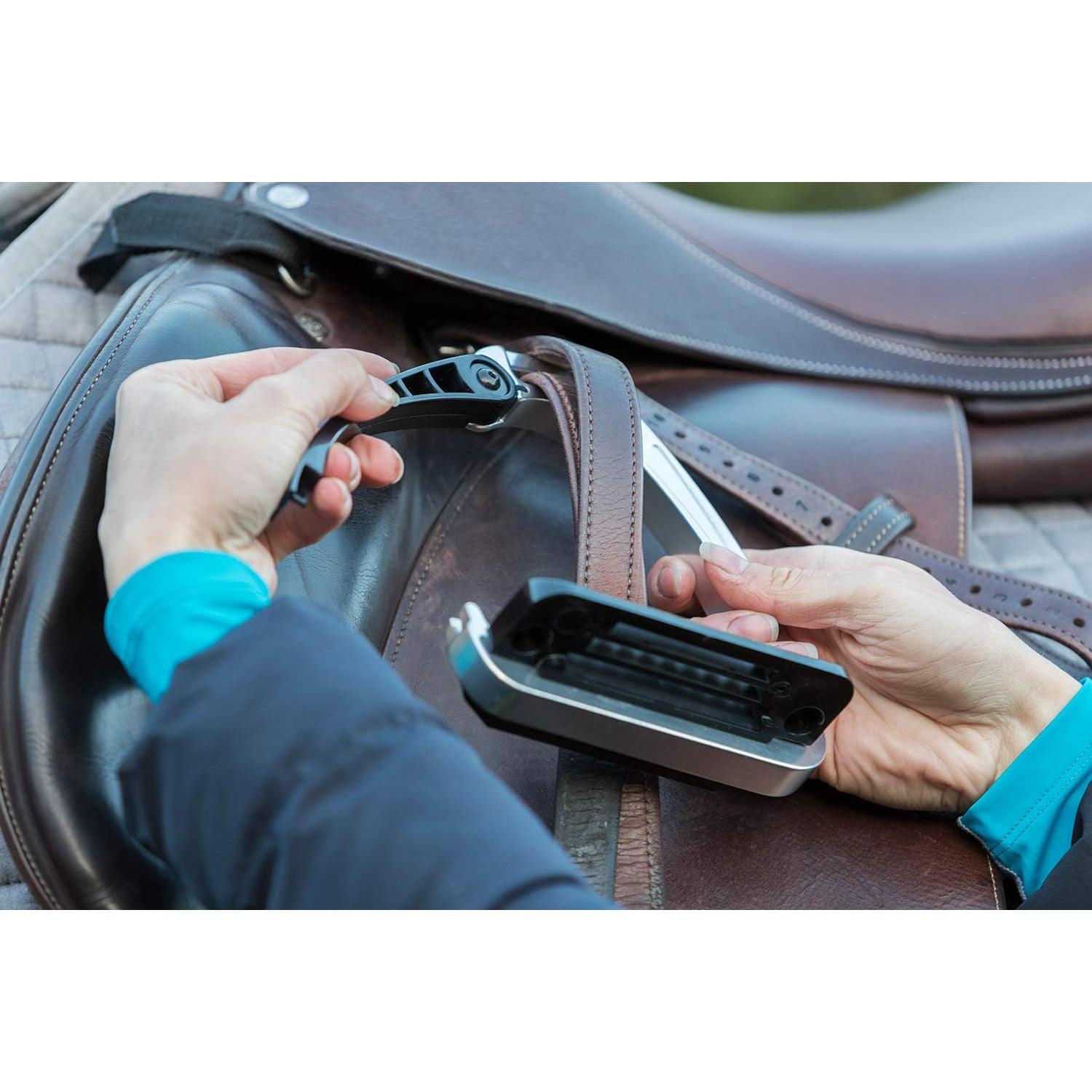 Estribo de Seguridad Acavallo Arena AluPro Titanio 12cm