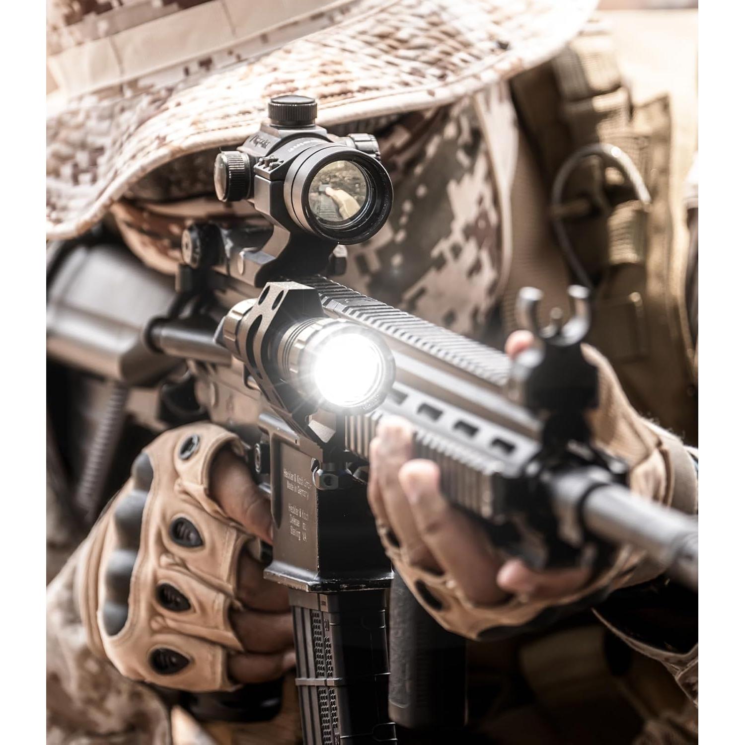 Linterna Táctica LED Feyachi FL31 1500 Lúmenes Recargable IPX7