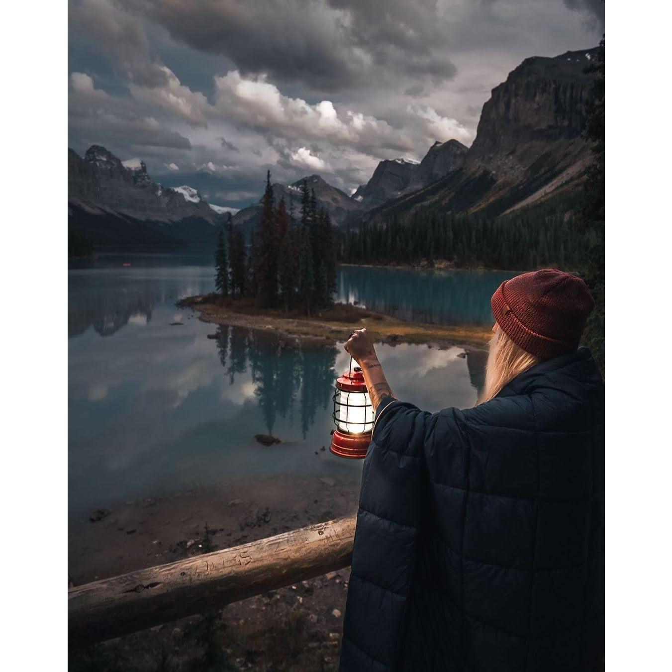 Linterna LED Recargable Barebones Roja - Luz Camping Ajustable