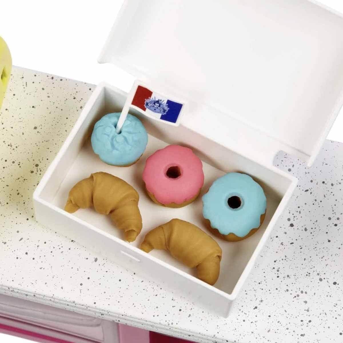 Set de Juego Barbie Cafetería Malibu con Muñeca y 18 Accesorios