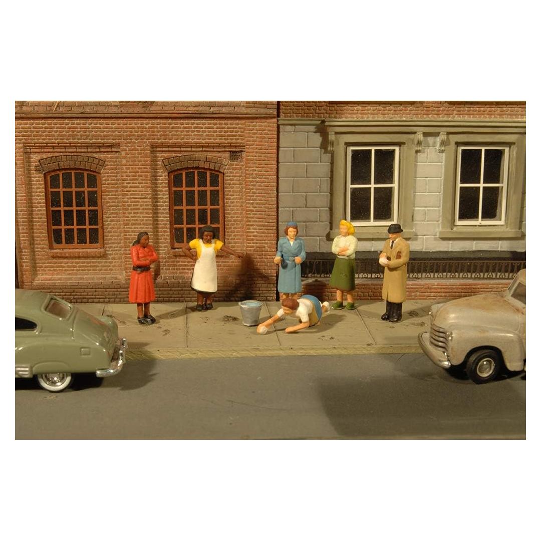 Bachmann Scene Scopes-Miniature Figures-Sidewalk People (6Pcs/Pak) HO Scale, Multicolor