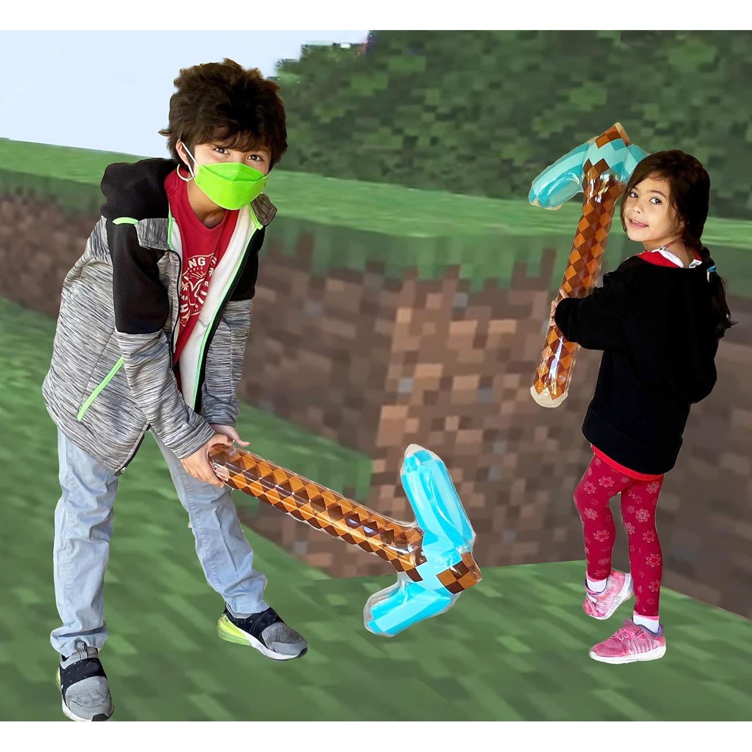 Paquete de 12 Armas Inflables Megasumer - Espadas, Hachas y Escudos