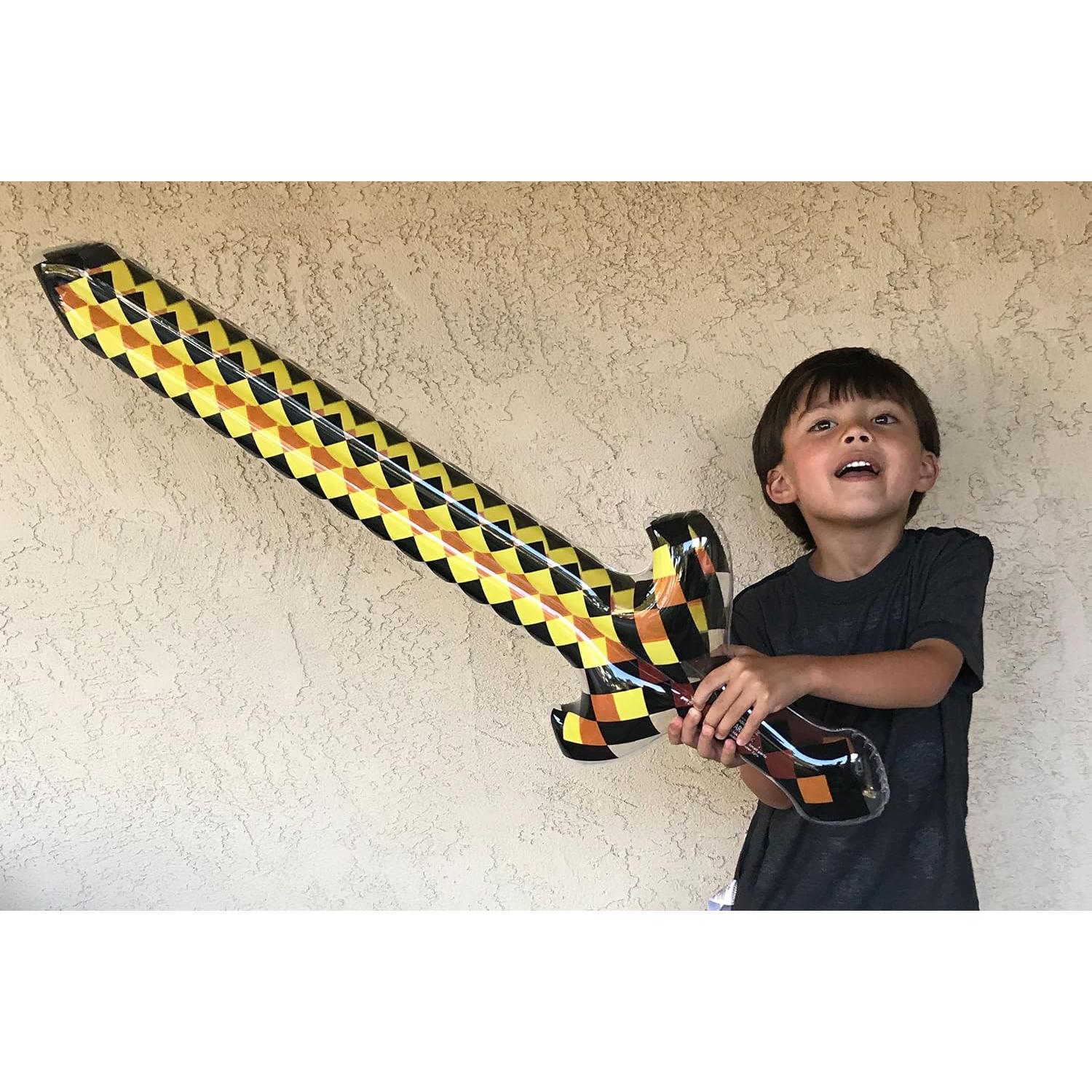 Paquete de 12 Armas Inflables Megasumer - Espadas, Hachas y Escudos