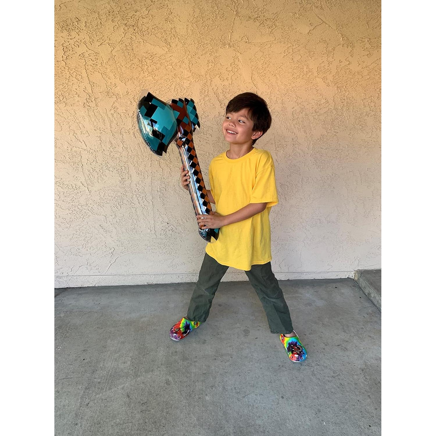 Paquete de 12 Armas Inflables Megasumer - Espadas, Hachas y Escudos