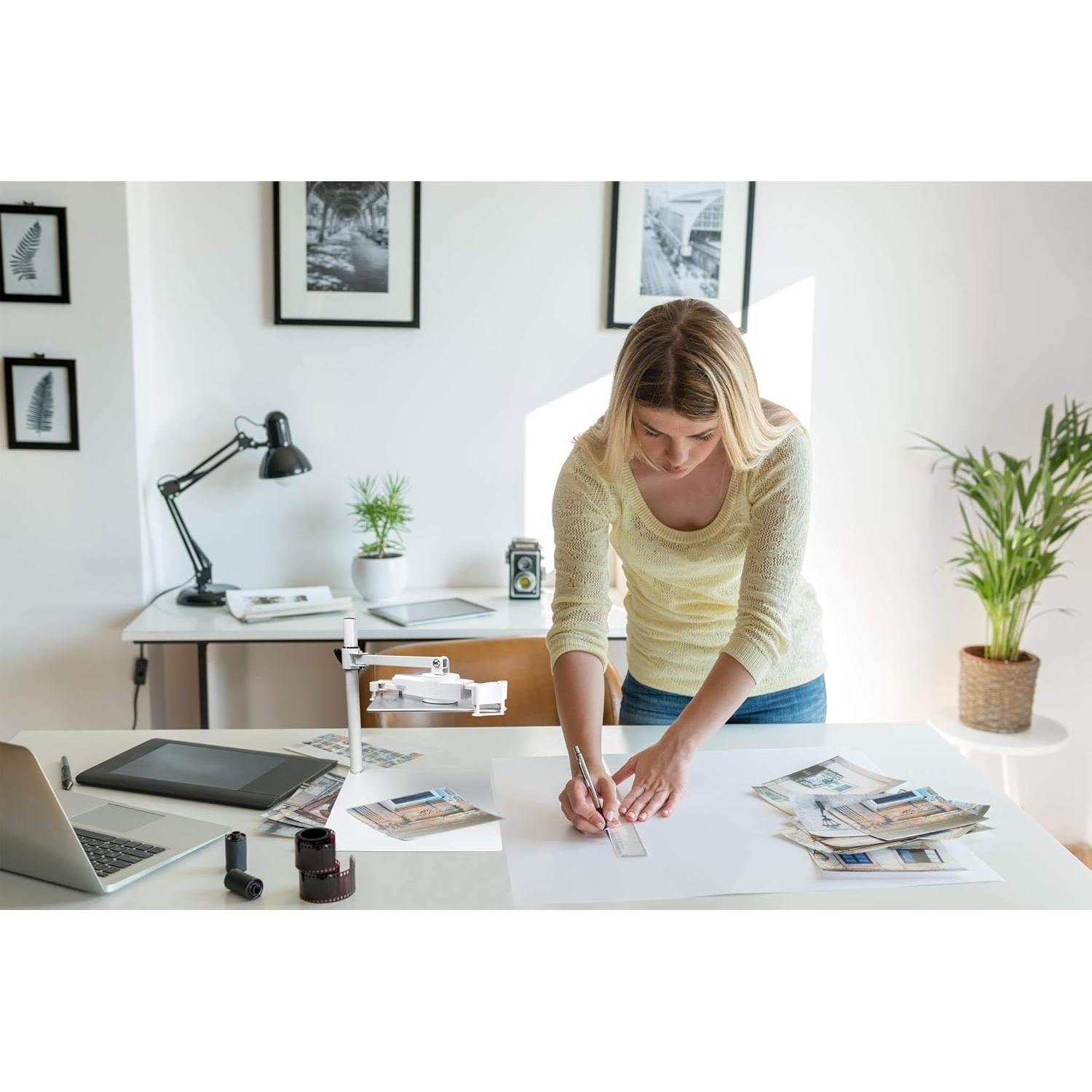 Soporte Proyector Portátil CTA Digital para Tablets 7-14"