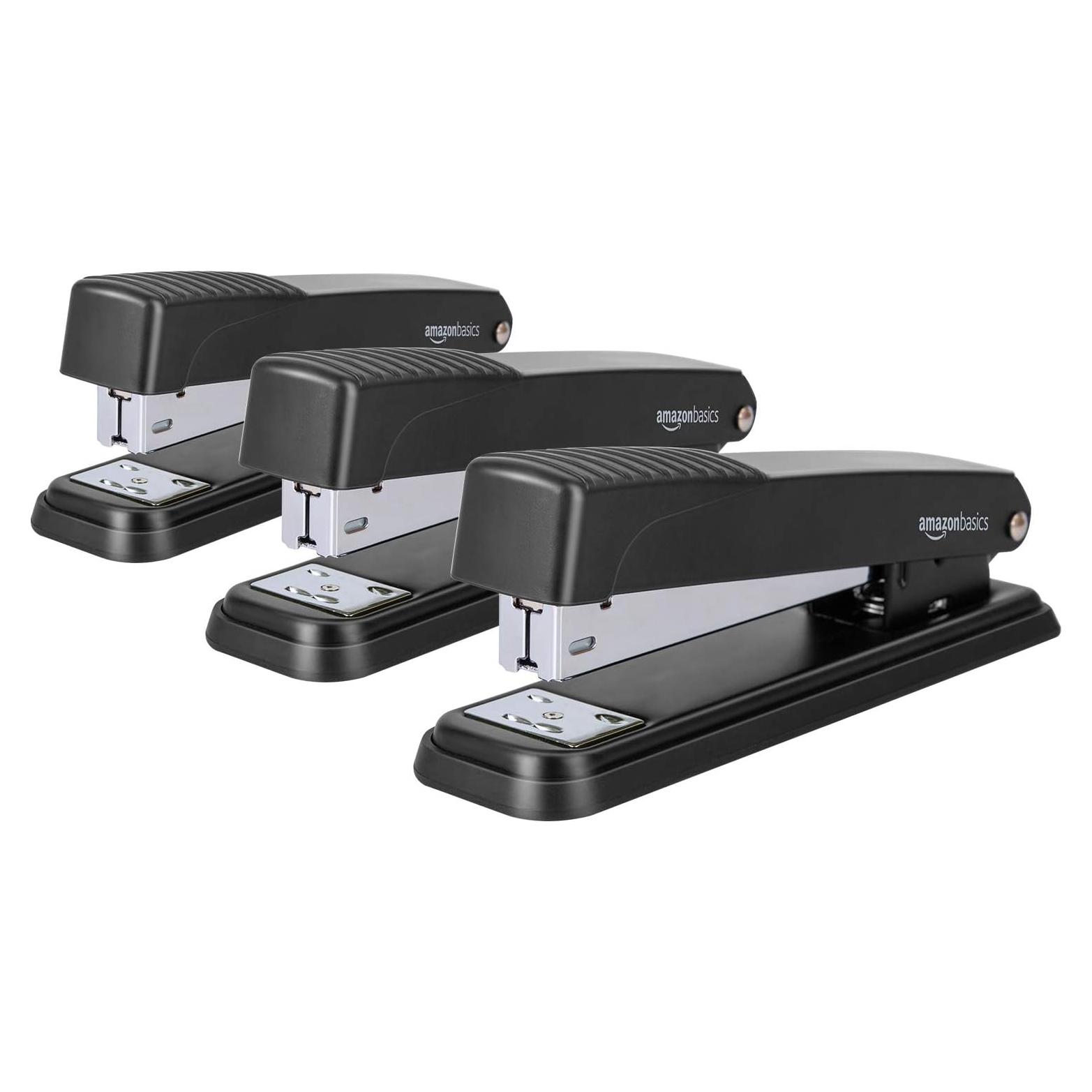 Grapadora de escritorio Amazon Basics negra 3 unidades 20 hojas