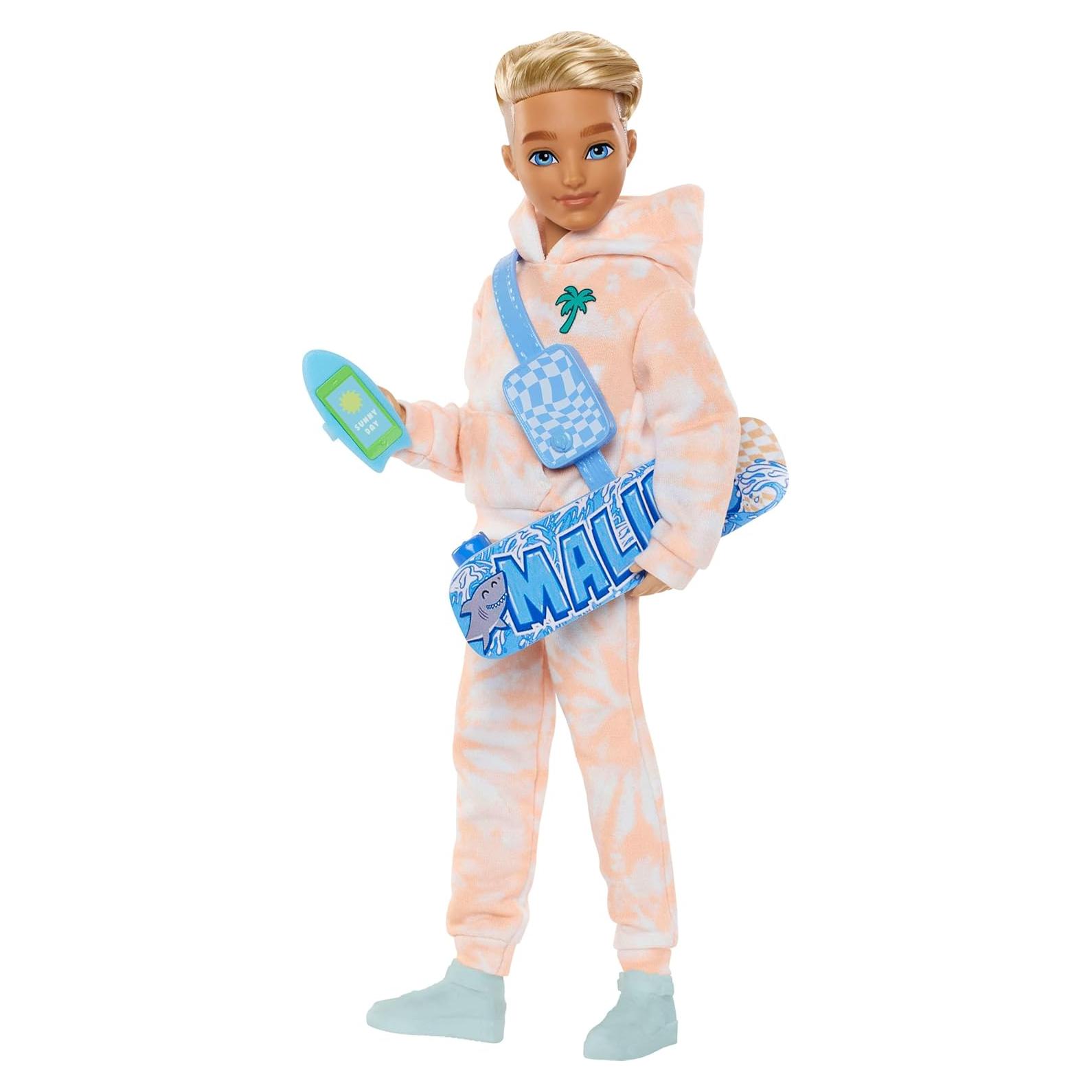 Muñeca Ken Barbie Dream Besties con Accesorios de Verano