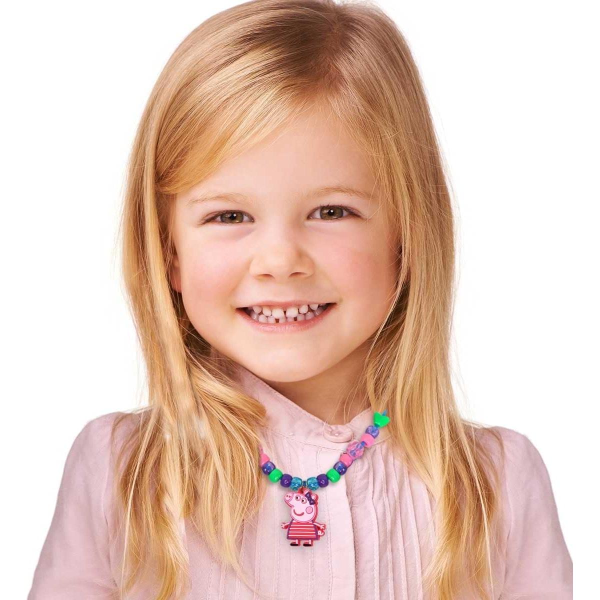 Kit de Collares Peppa Pig Tara Toys 5 charms y 150 cuentas