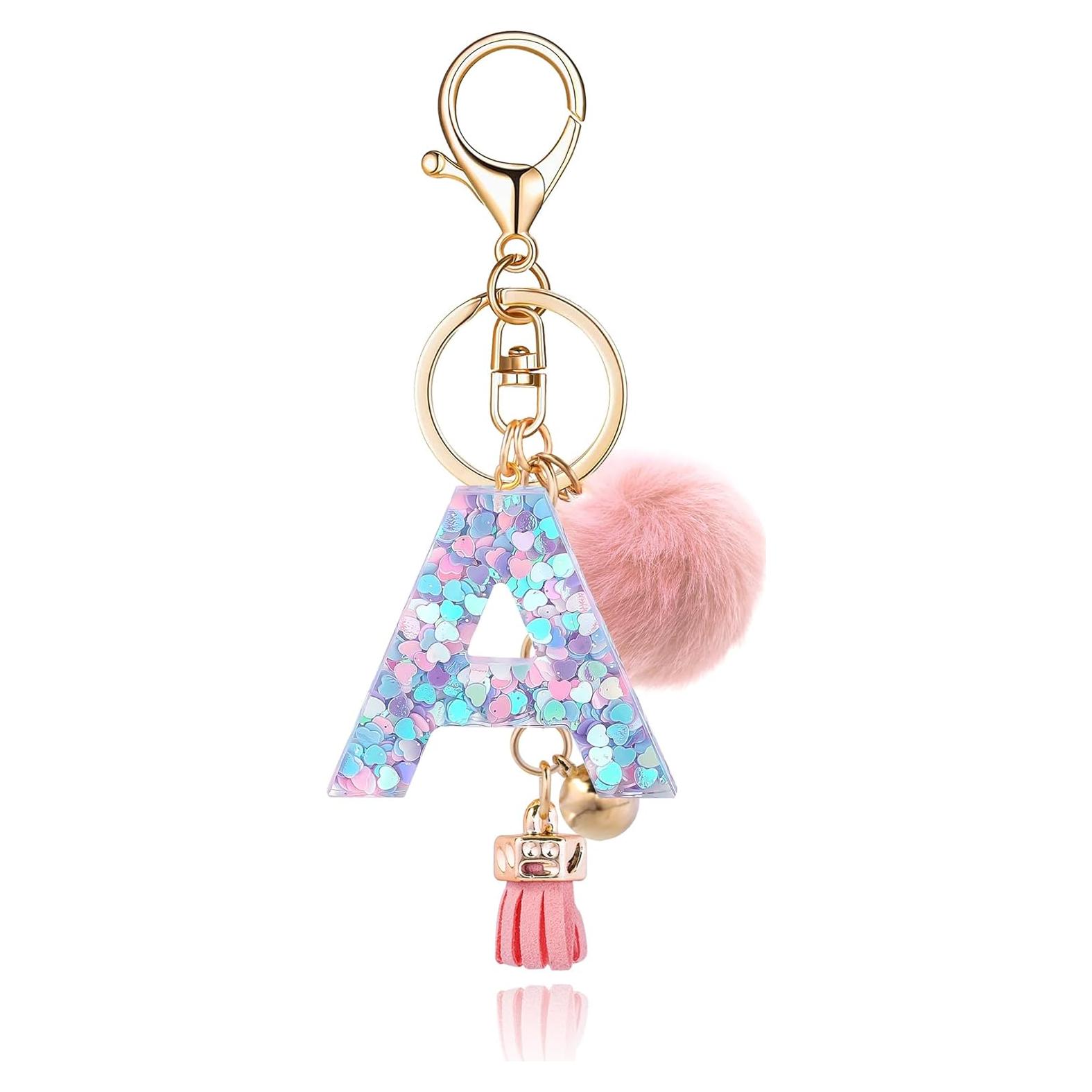 Llave de letra A de resina con bola de pelo rosa para llavero