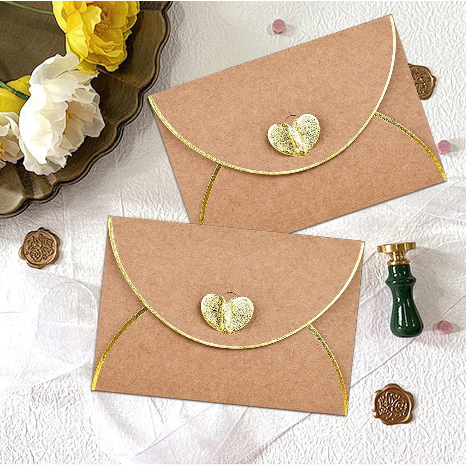 30 Mini Sobres Kraft con Cierre Corazón Dorado y Tarjetas