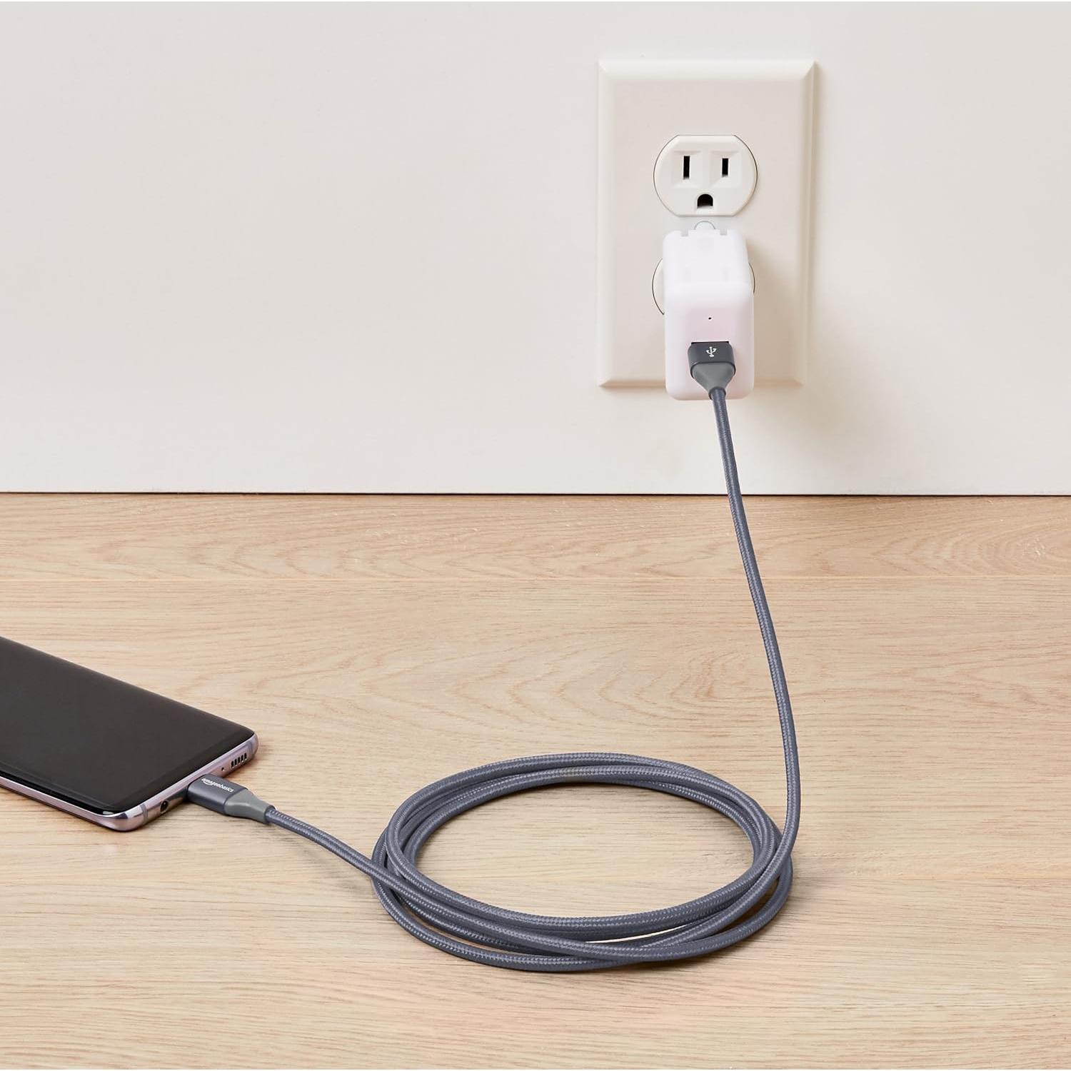 Cable de carga rápida USB-C a USB-A 2.0 Amazon Basics 1.83m