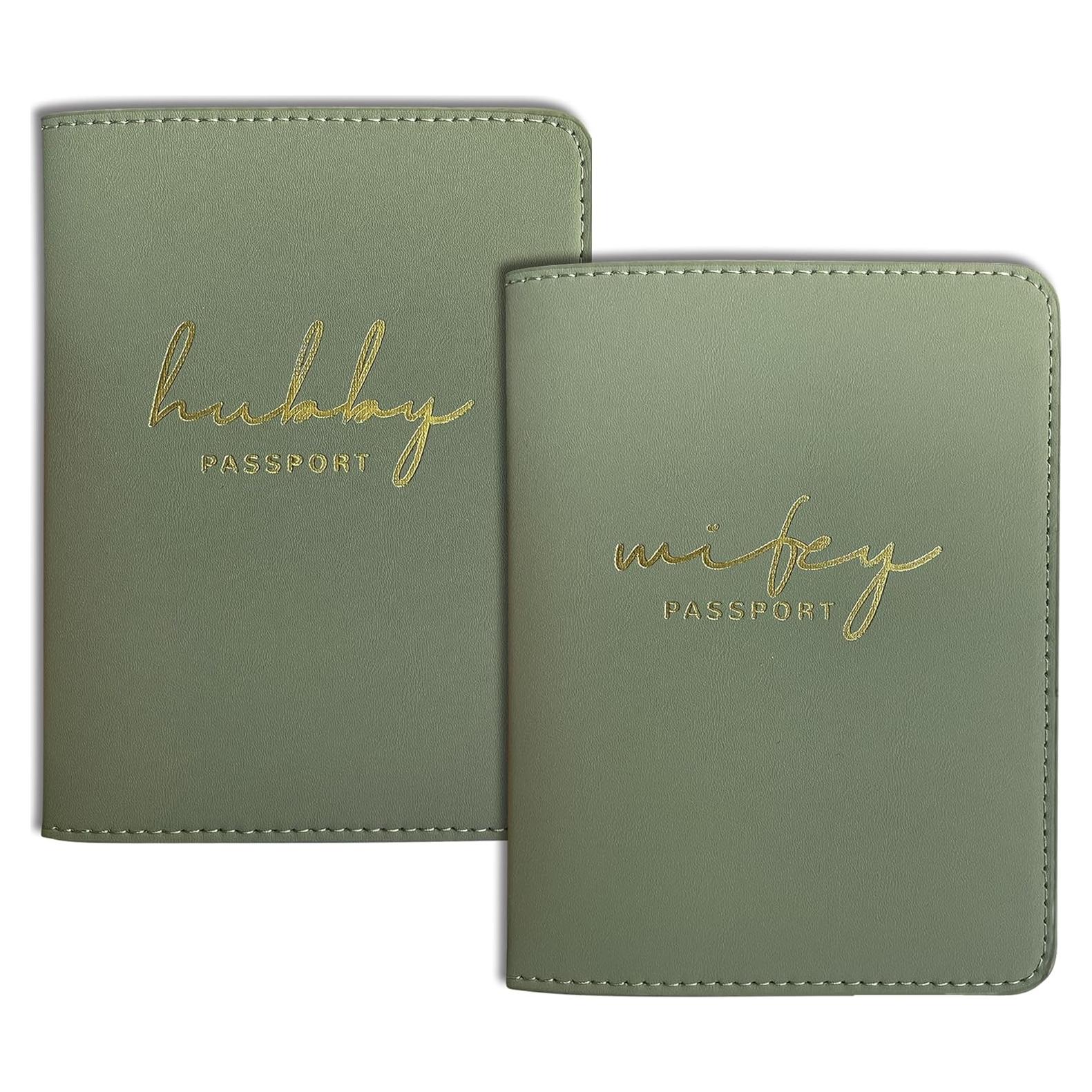 Cubierta de Pasaporte Mr&Mrs Verde Salvia con Logo Oro