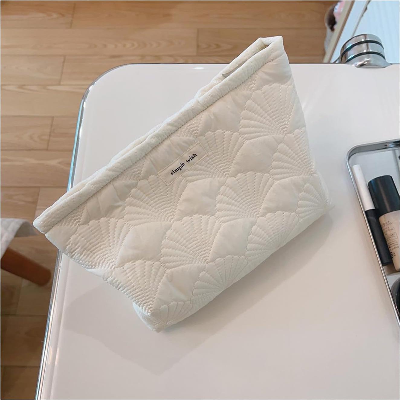 Bolsa de Maquillaje Acolchada Uekeboag 26.9x21.8cm Blanca Floral