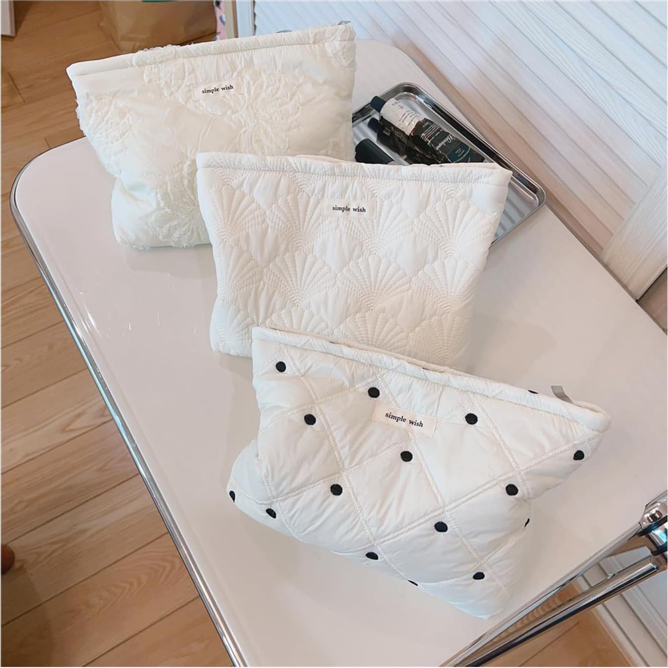 Bolsa de Maquillaje Acolchada Uekeboag 26.9x21.8cm Blanca Floral