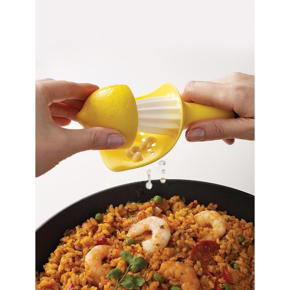 Exprimidor manual Joseph Joseph 20028 con captador de semillas