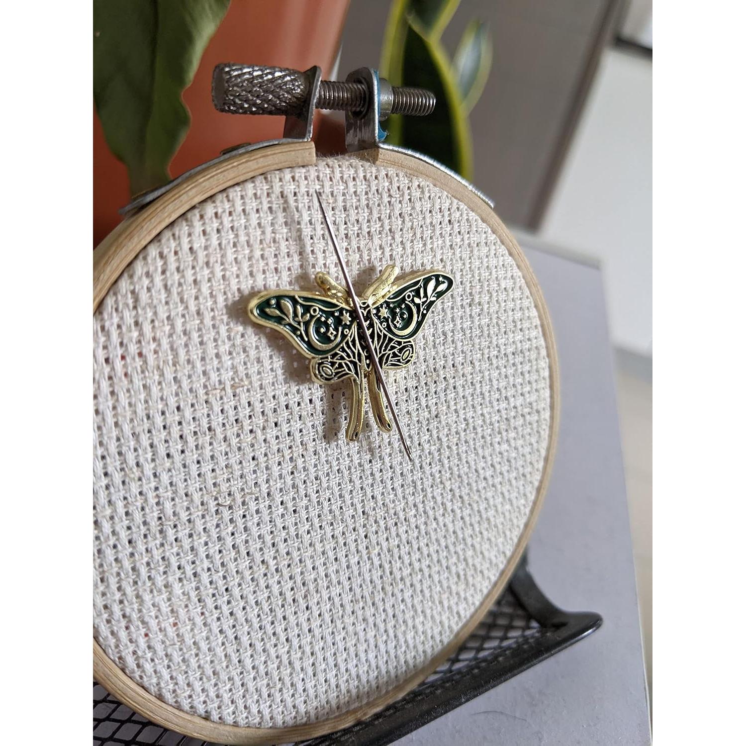 Aguja Magnética Luna Moth 7.62 cm con Imán