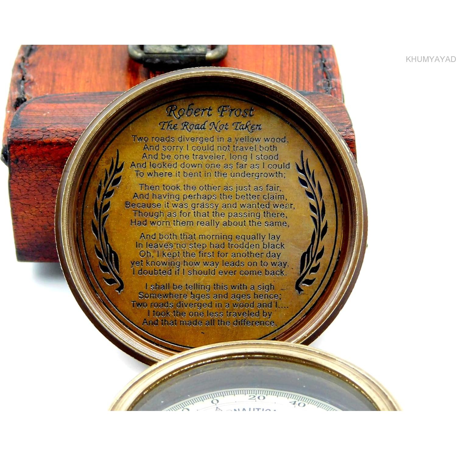 Brújula de latón hecha a mano KHUMYAYAD con estuche de cuero