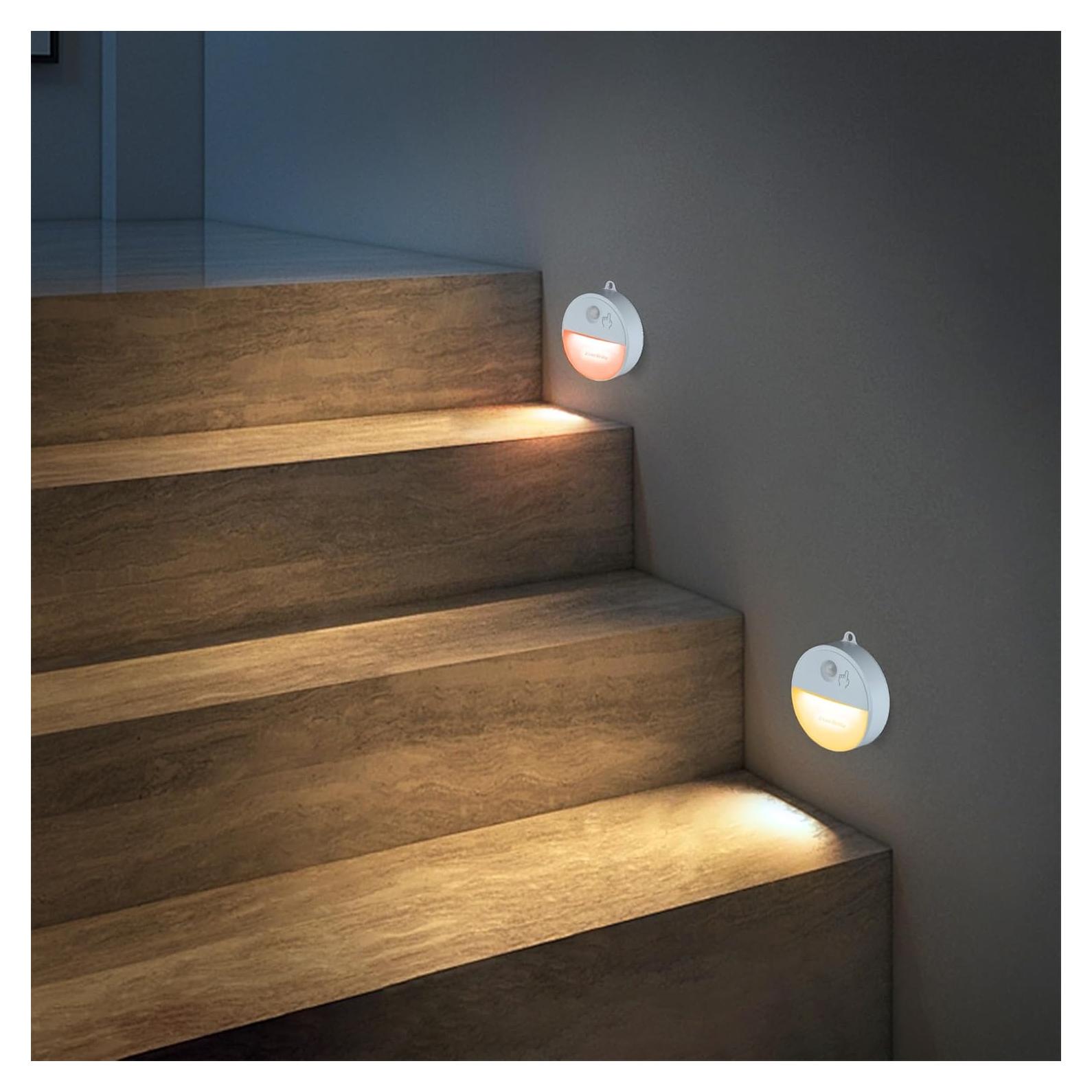 Luz Nocturna LED EverBrite con Sensor de Movimiento RGB 15 Colores