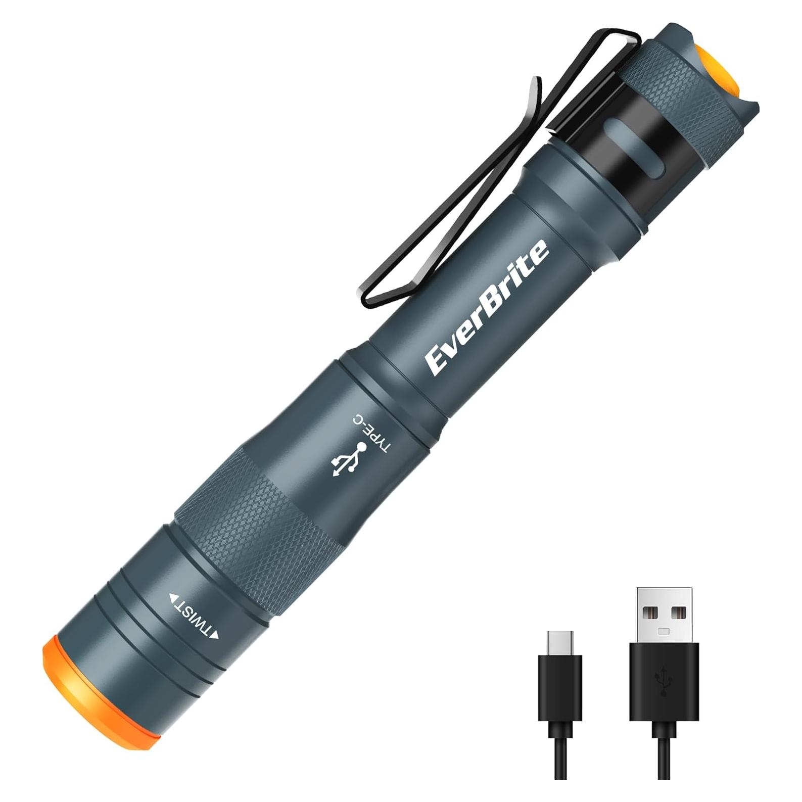 Linterna de bolígrafo EverBrite Mini 300 lúmenes recargable